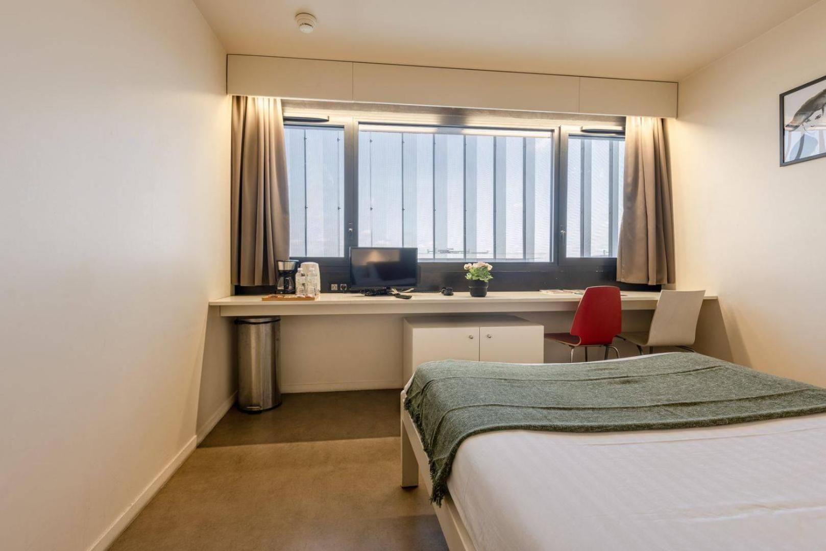 Study Hotel Bordeaux Lormont Exterior photo